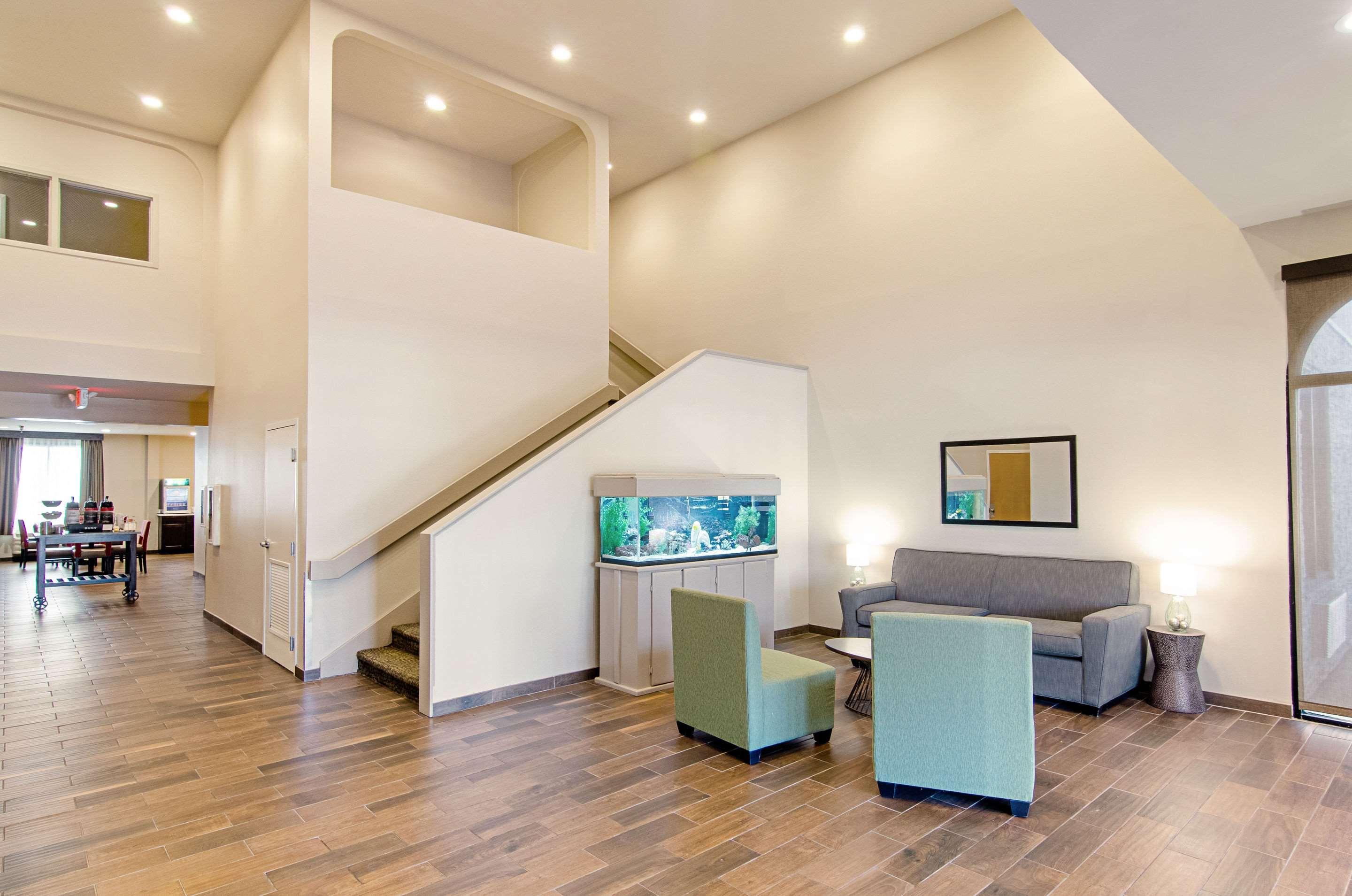Quality Inn & Suites Near Tanger Outlet Mall Gonzales Kültér fotó
