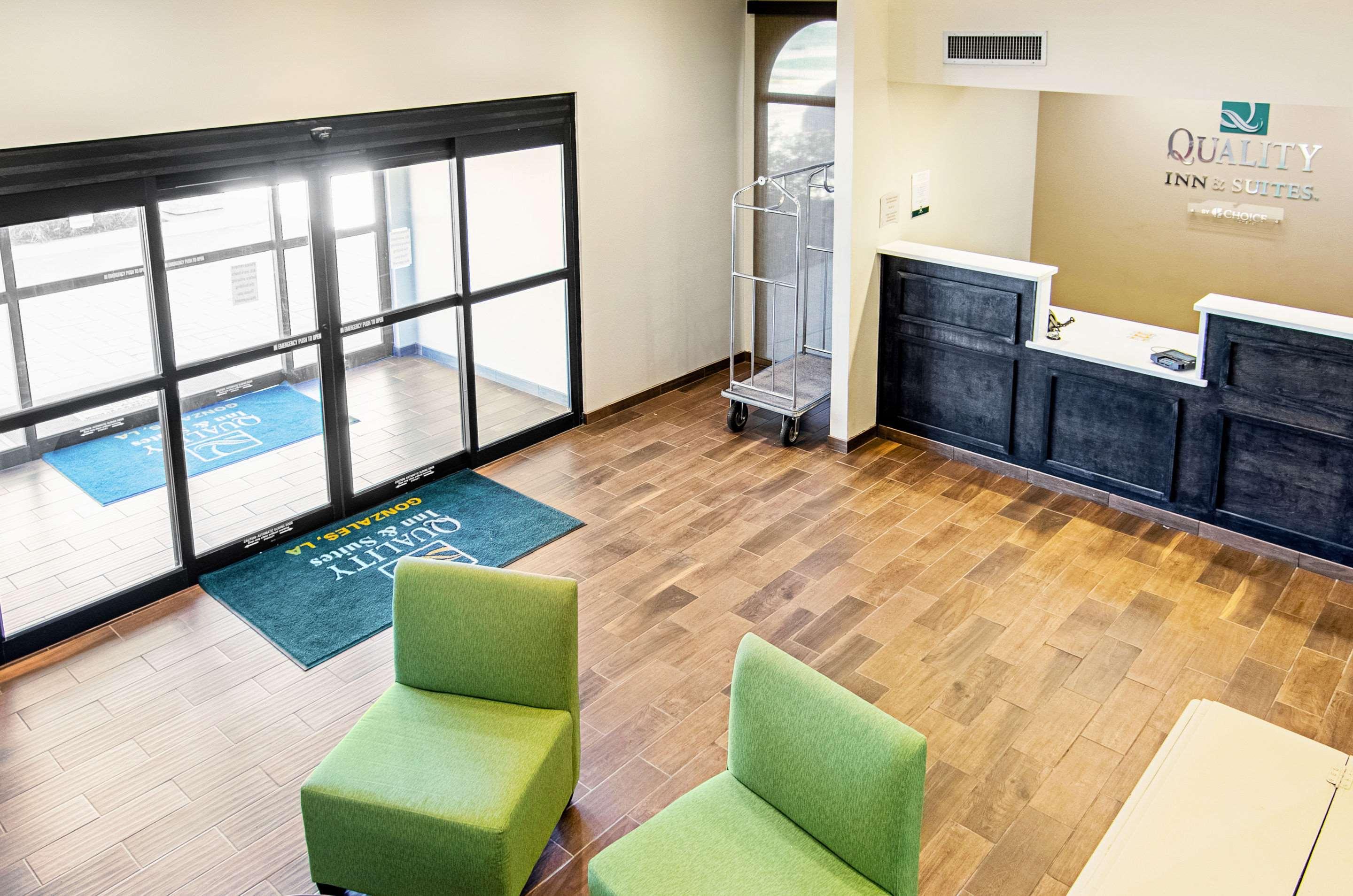 Quality Inn & Suites Near Tanger Outlet Mall Gonzales Kültér fotó