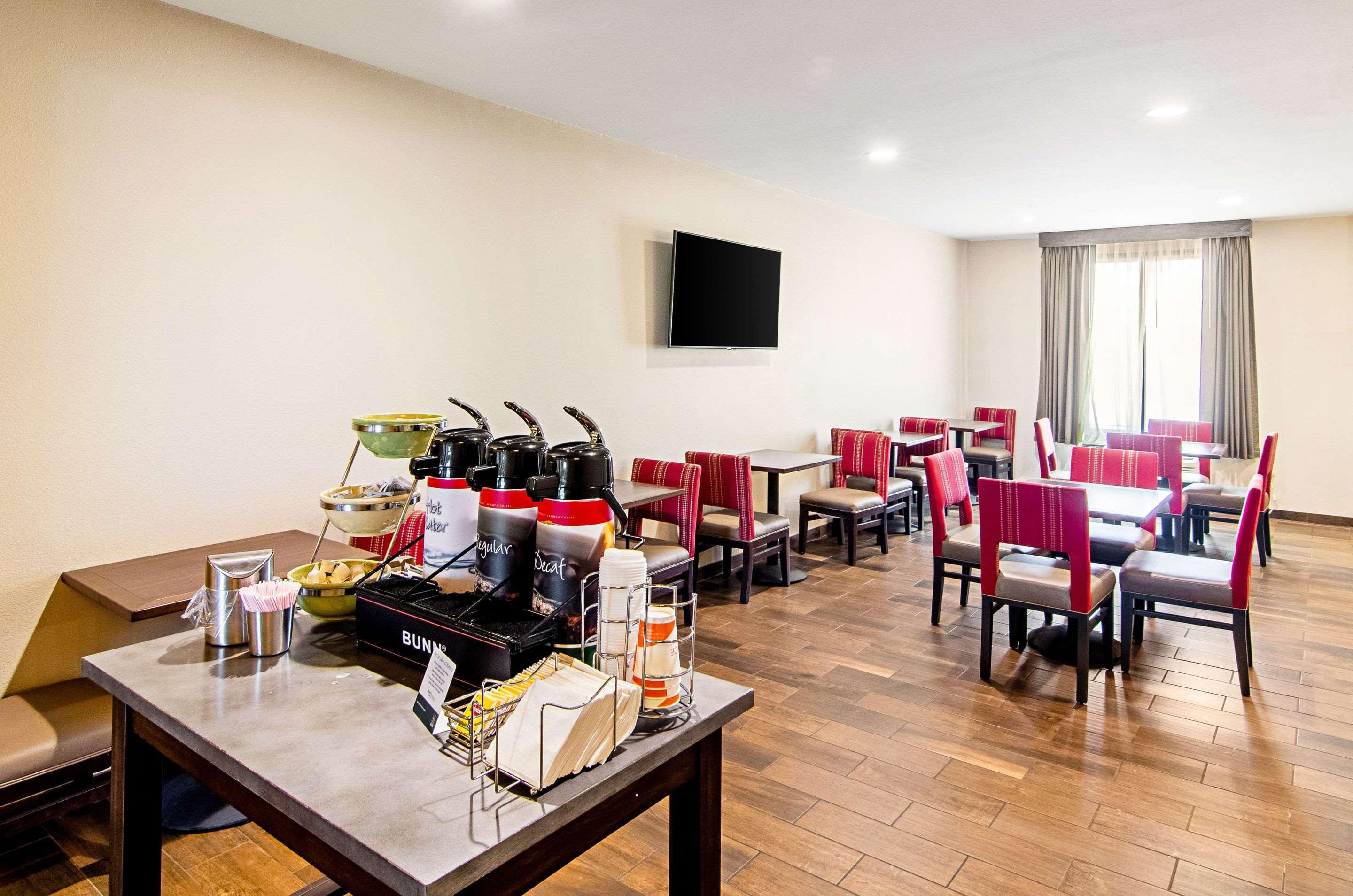 Quality Inn & Suites Near Tanger Outlet Mall Gonzales Kültér fotó