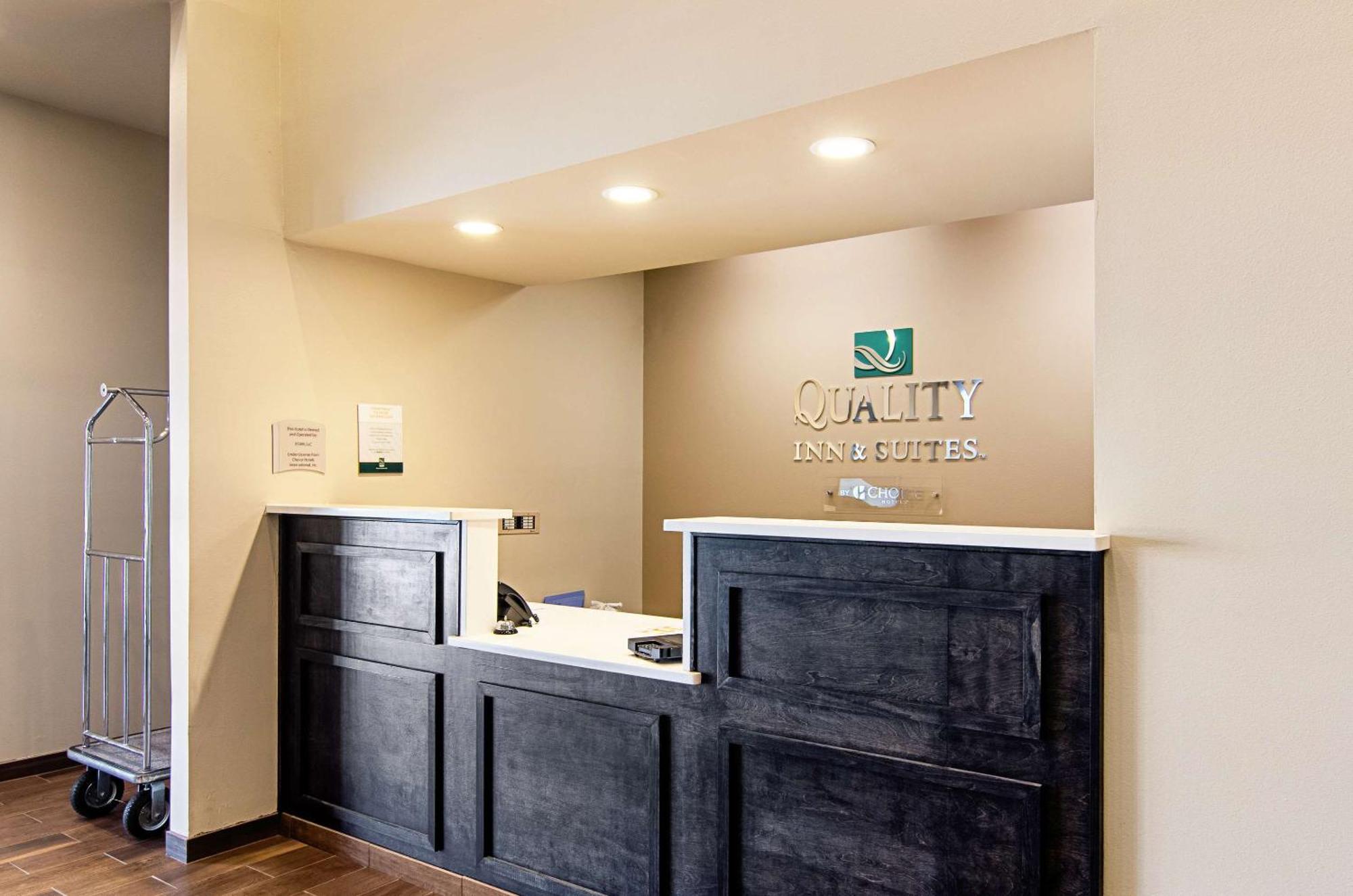 Quality Inn & Suites Near Tanger Outlet Mall Gonzales Kültér fotó