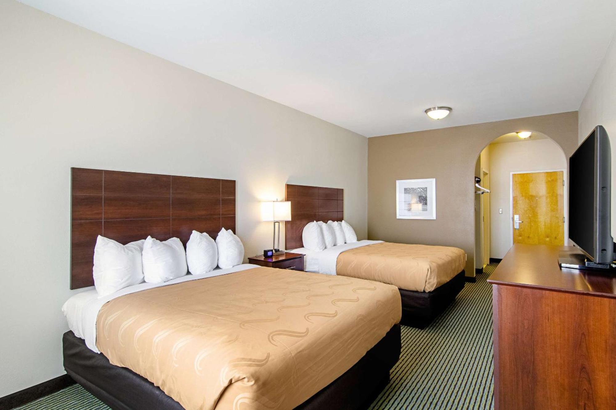 Quality Inn & Suites Near Tanger Outlet Mall Gonzales Kültér fotó