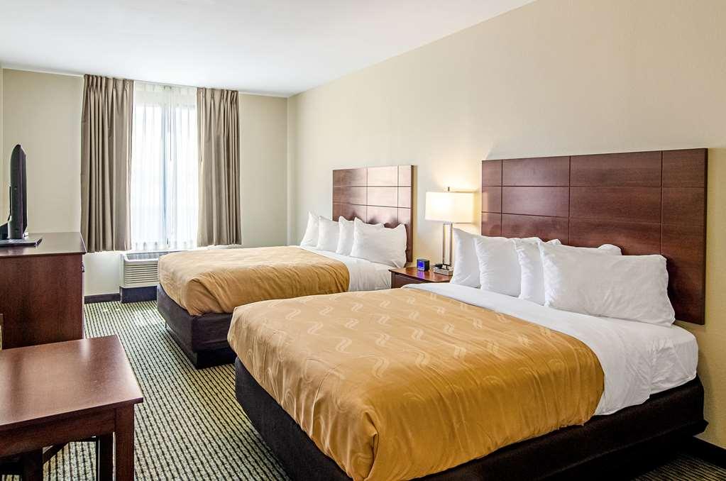 Quality Inn & Suites Near Tanger Outlet Mall Gonzales Szoba fotó