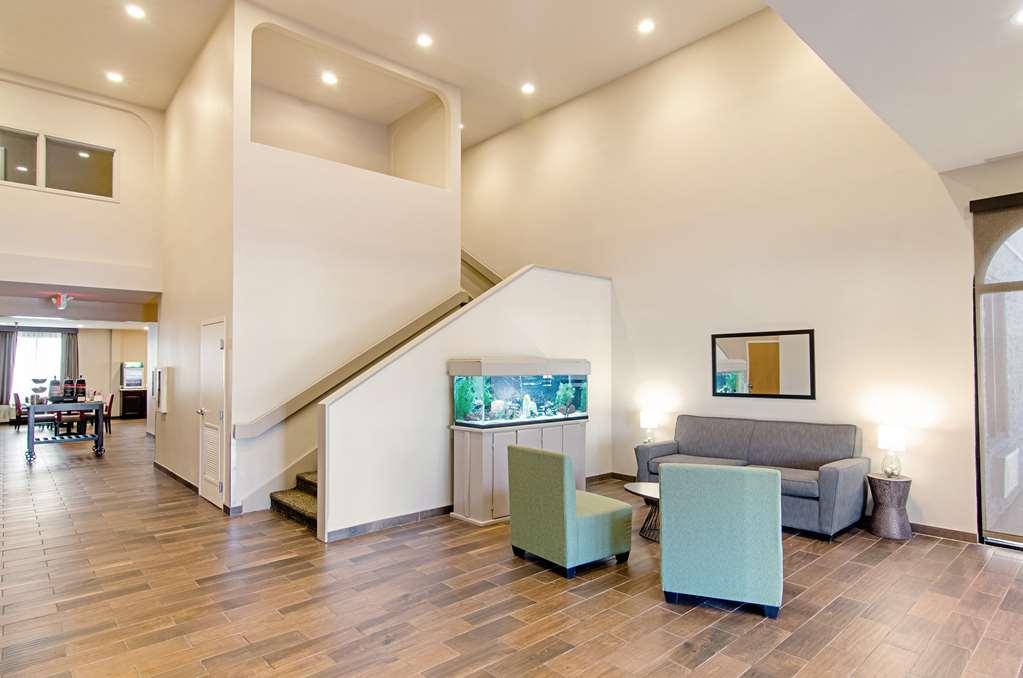 Quality Inn & Suites Near Tanger Outlet Mall Gonzales Beltér fotó