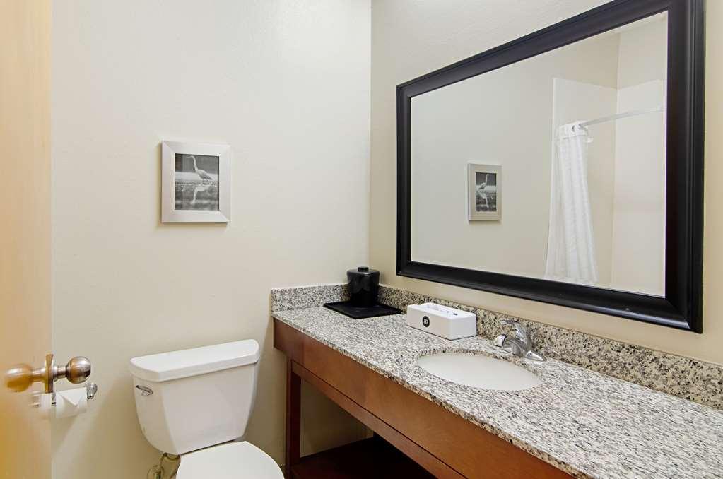 Quality Inn & Suites Near Tanger Outlet Mall Gonzales Szoba fotó
