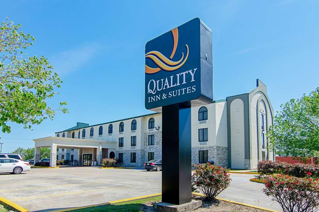 Quality Inn & Suites Near Tanger Outlet Mall Gonzales Kültér fotó
