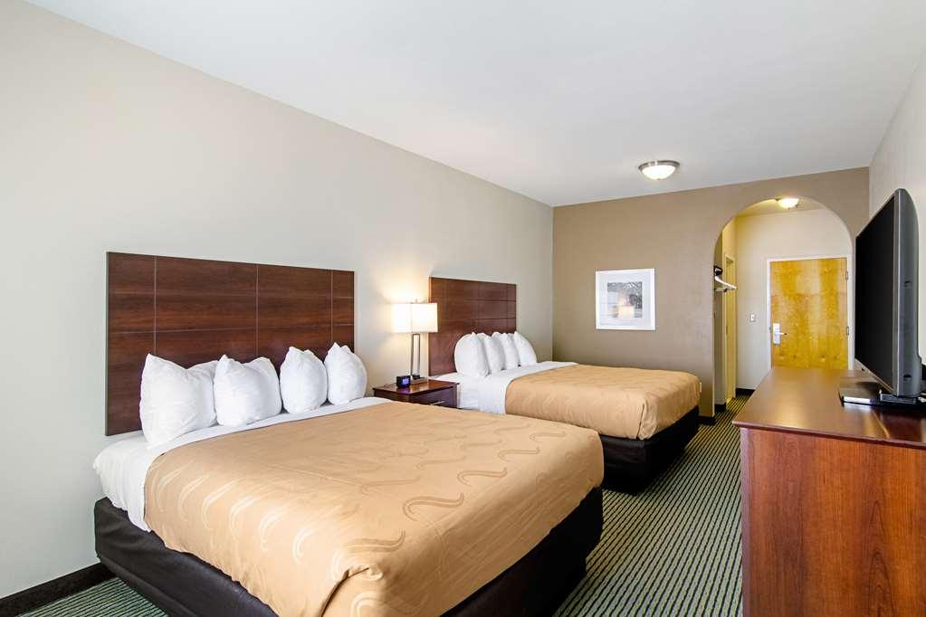 Quality Inn & Suites Near Tanger Outlet Mall Gonzales Szoba fotó