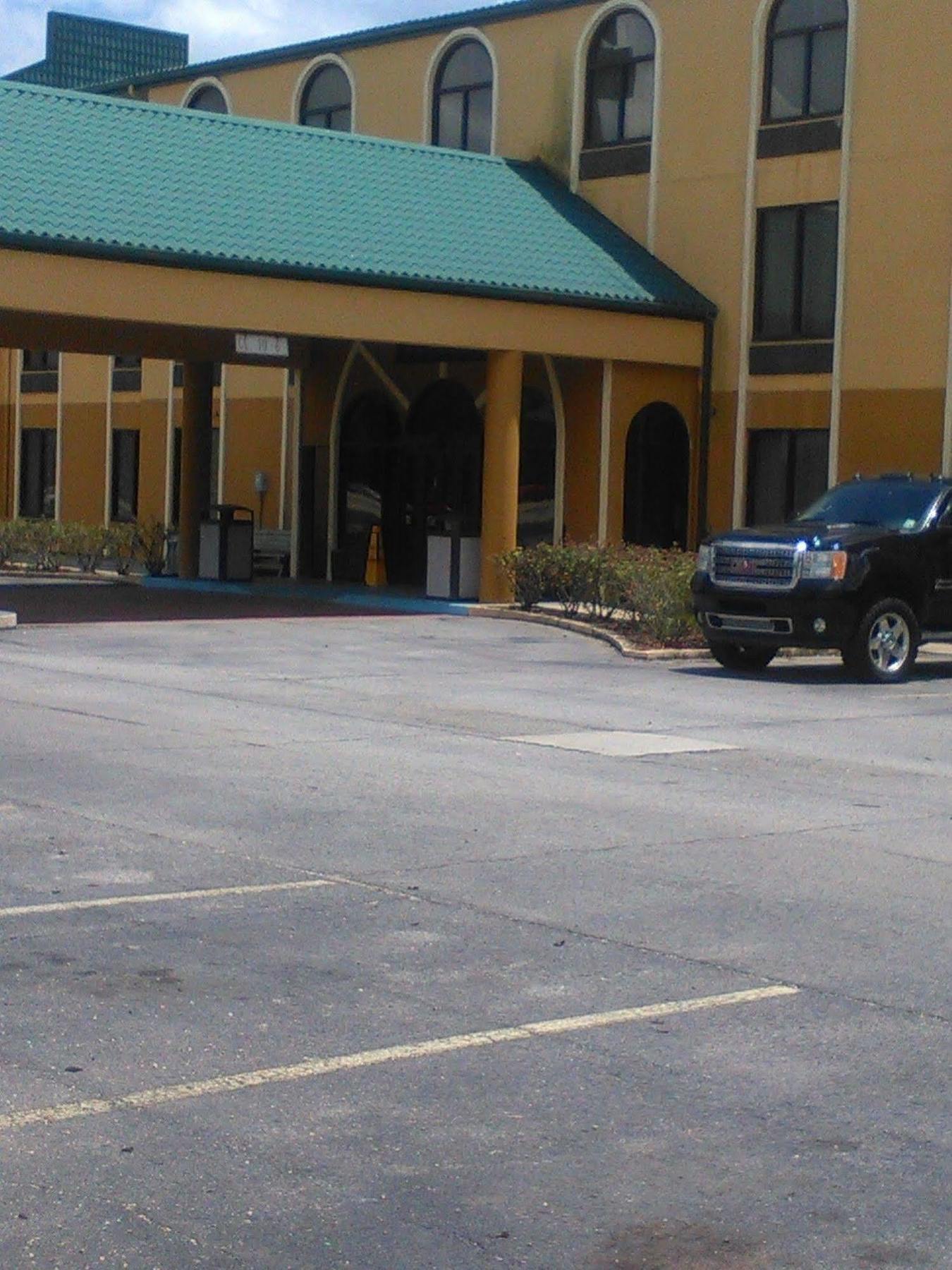 Quality Inn & Suites Near Tanger Outlet Mall Gonzales Kültér fotó