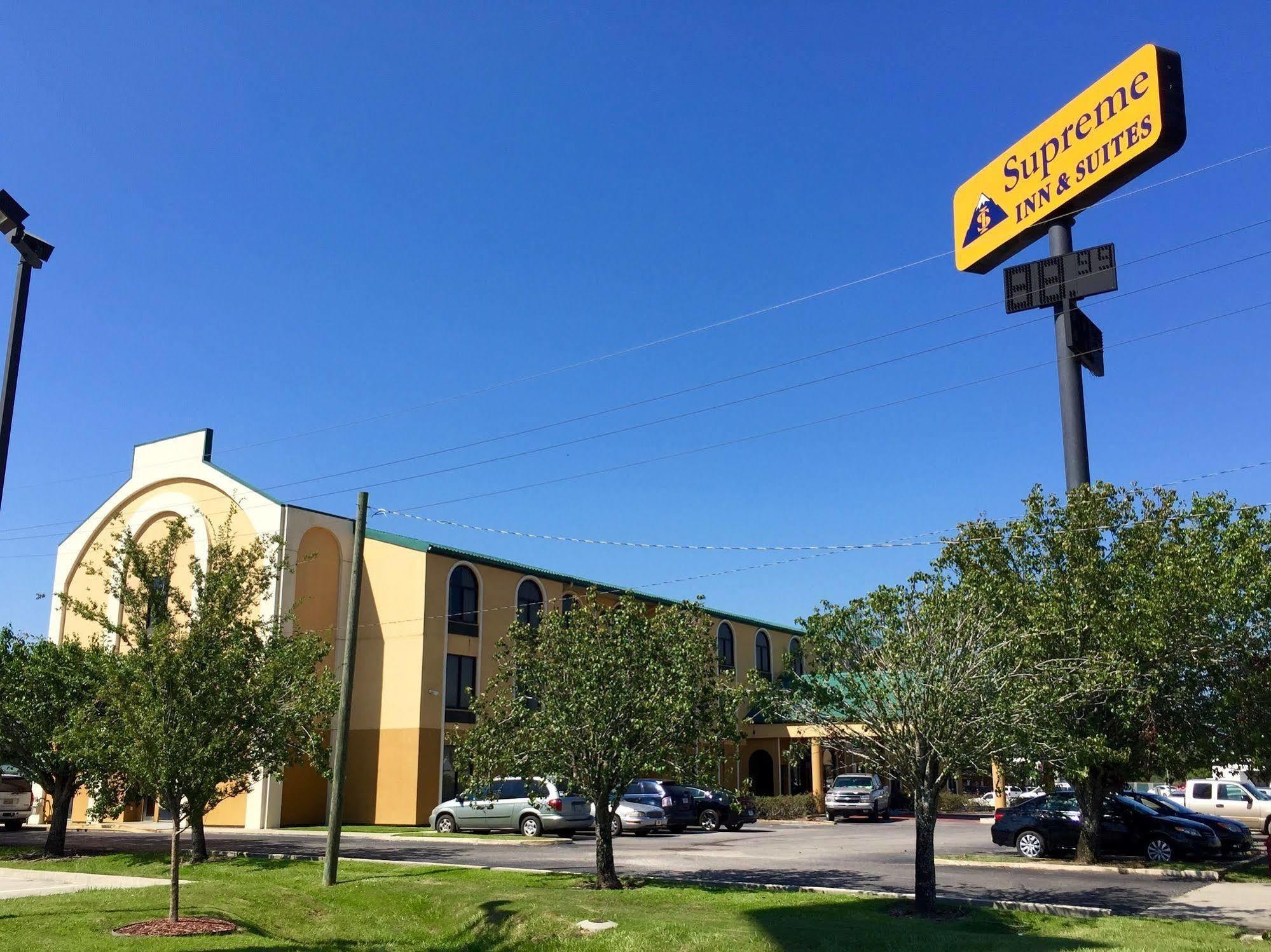 Quality Inn & Suites Near Tanger Outlet Mall Gonzales Kültér fotó